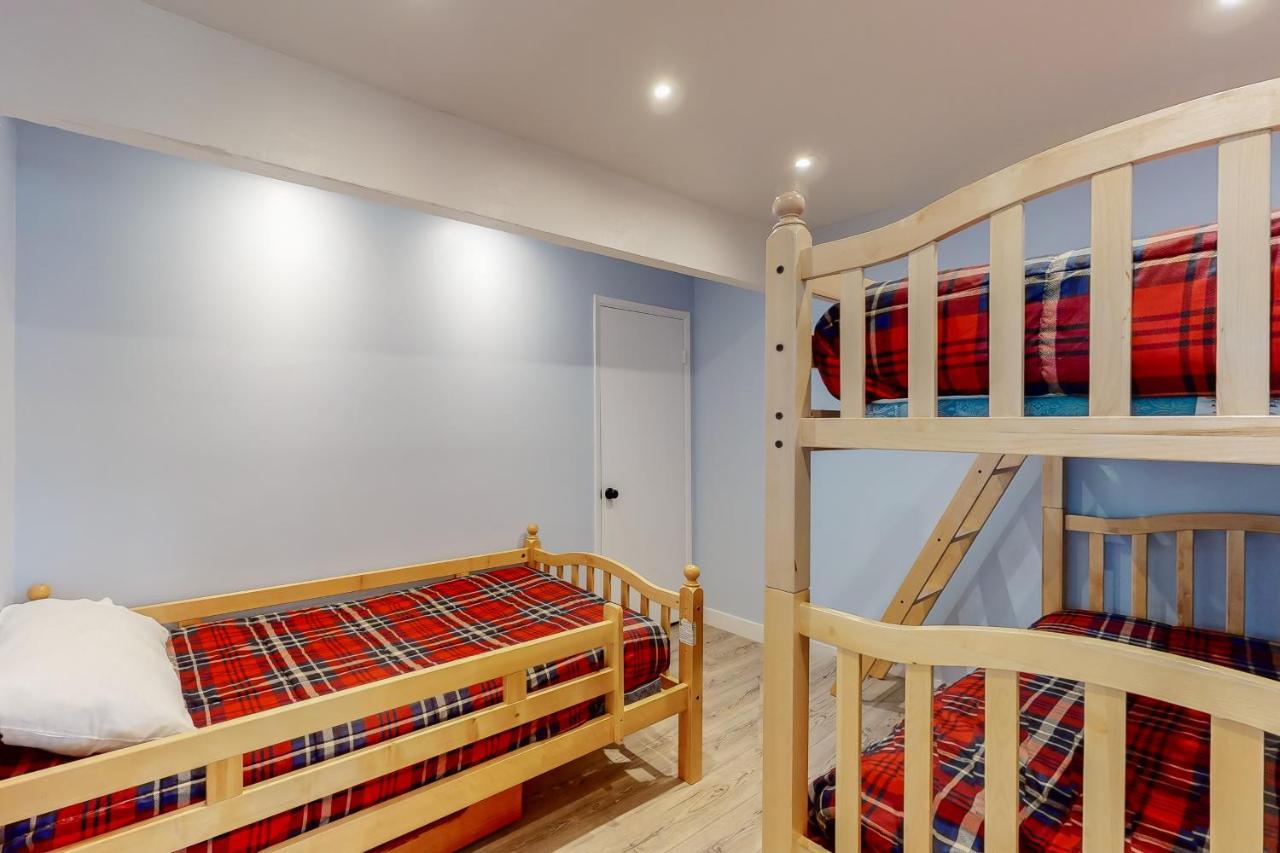 Mammoth & Racquet 93k Apartment