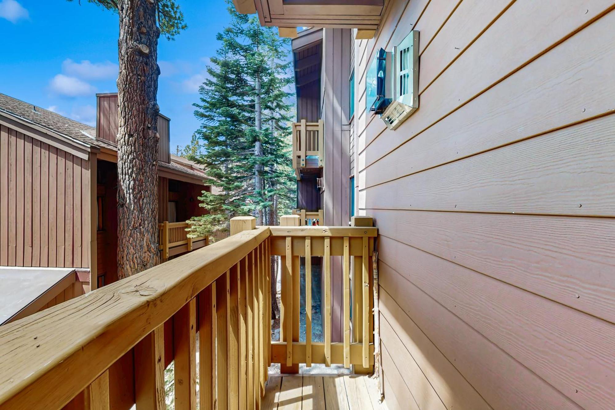 Mammoth Ski&racquet 93k * Mammoth Lakes